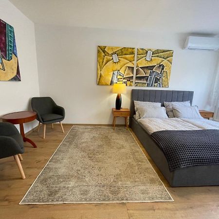 Le Petit Leisure Lägenhet Budapest Exteriör bild
