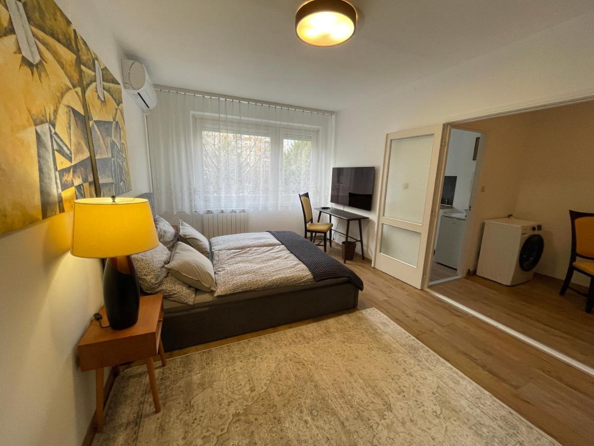 Le Petit Leisure Lägenhet Budapest Exteriör bild